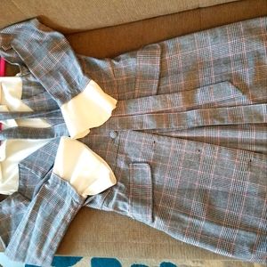 Dress, open shoulders, with belt size Small